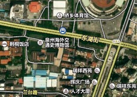 东湖街的侨乡体育馆3号门路口