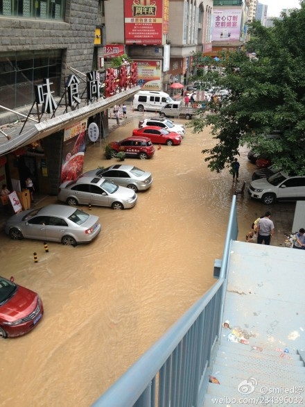 吕厝供水管道破裂