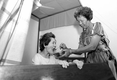 妹妹照顾姐姐十来年