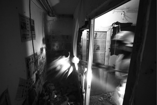 北京昌平一地下室被隔成200个房间