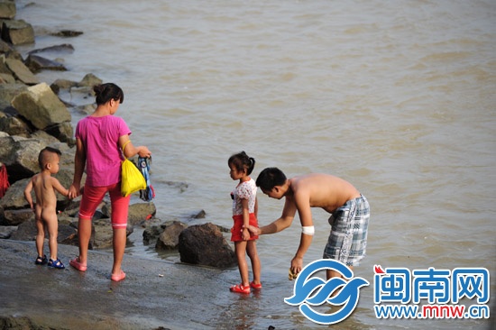 今明阳光灿烂 温度不肯低头