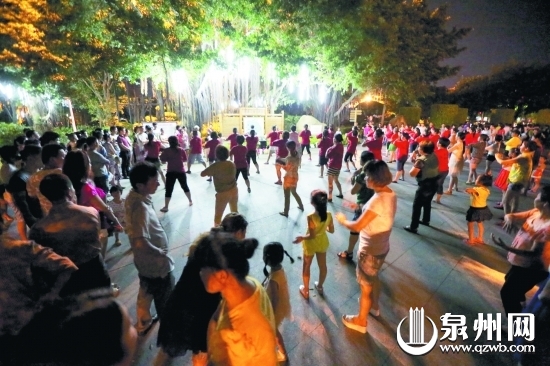 西湖公园各群众团体各有“地盘”