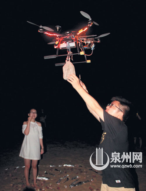 遥控飞机送来求婚戒指