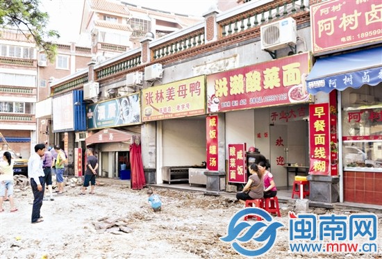 店里的人员酷热难耐