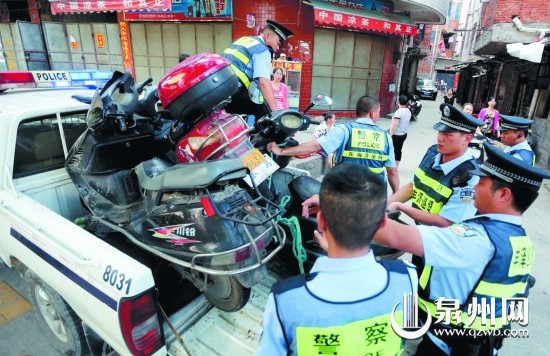 民警查扣涉赃电动车