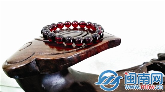 凝结岁月之光的神奇蜜蜡 真假蜜蜡识别法