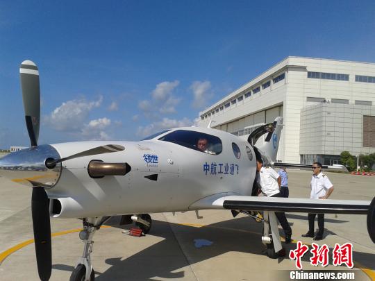中国首款具有自主知识产权的全复合材料涡桨公务机“