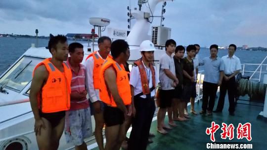 一艘货轮在湛江港沉没,11人获救2人失踪