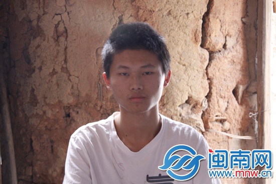 把泪水装回心里 用汗水浇灌梦想11