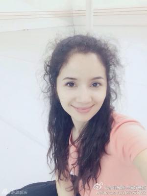 中国好舞蹈辣妈夺冠 新疆舞者古丽米娜靓丽生活照明艳曝光