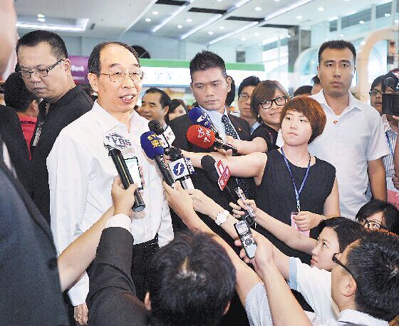福建省委书记尤权率团赴台参访交流受到热烈欢迎