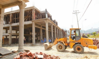 正在建设中的安置房。