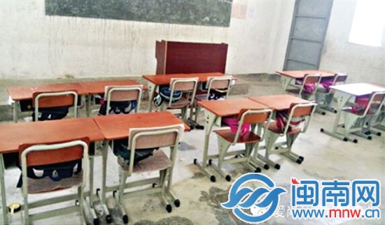 吴先生有一批这样的课桌椅要捐赠