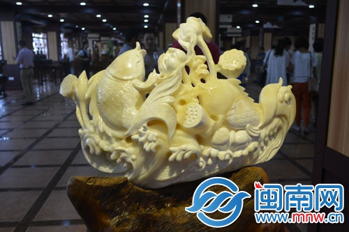 现场展示的砗磲玉石作品