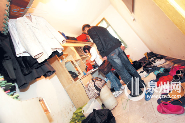 传销底层业务员租住在一起,并有房主对他们进行控制