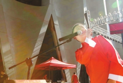 实验小学学生吴培凯在表演闽南讲古《郑成功的传奇一