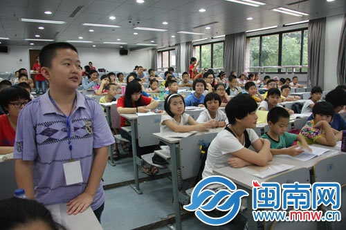 海都小记者积极和浙大授课老师互动