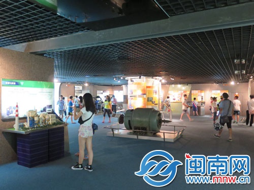 小记者们被安排参观浙大的科技馆