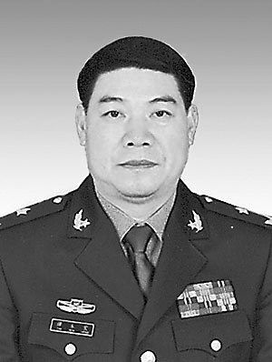 解放军驻香港部队司令谭本宏简历