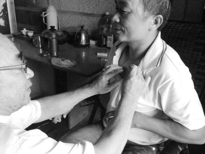 南安石井郑天送 50年免费帮数千人刈痧(图)