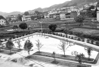 蓬华华美村10个 广场6个已完工