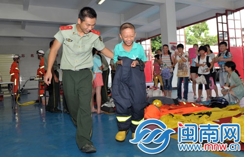 个太小了，一条裤子就把我装下了