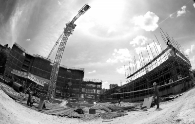 新妇幼保健院正在抓紧建设。