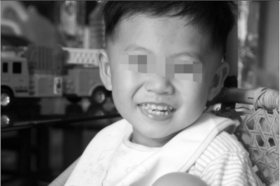 见到义工们，千千很开心。